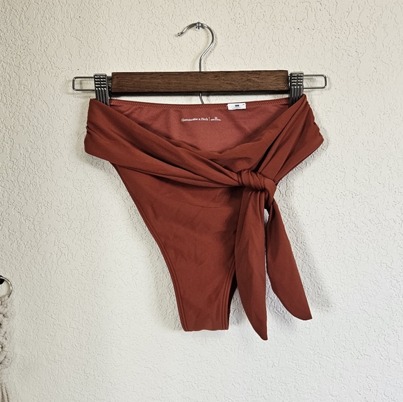 Abercrombie &Fitch One-Shoulder Bikini Top & High-Waist Cheeky Bikini Bottom - Picture 10 of 10